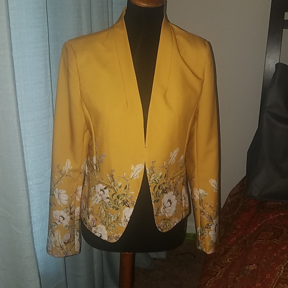 Yellow / floral Spring jacket from Versona